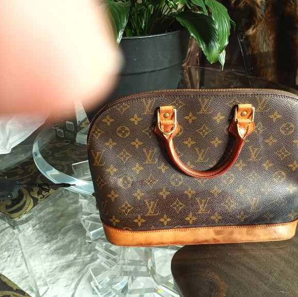 Louis Vuitton Bag - Picture 5 of 12